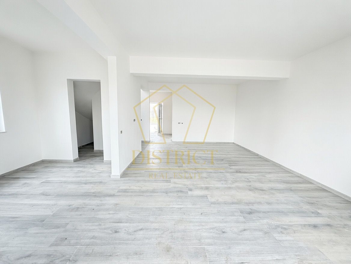 Duplex despartit prin camera tehnica, 5 camere, asfalt | Giarmata Vii - Poză 10