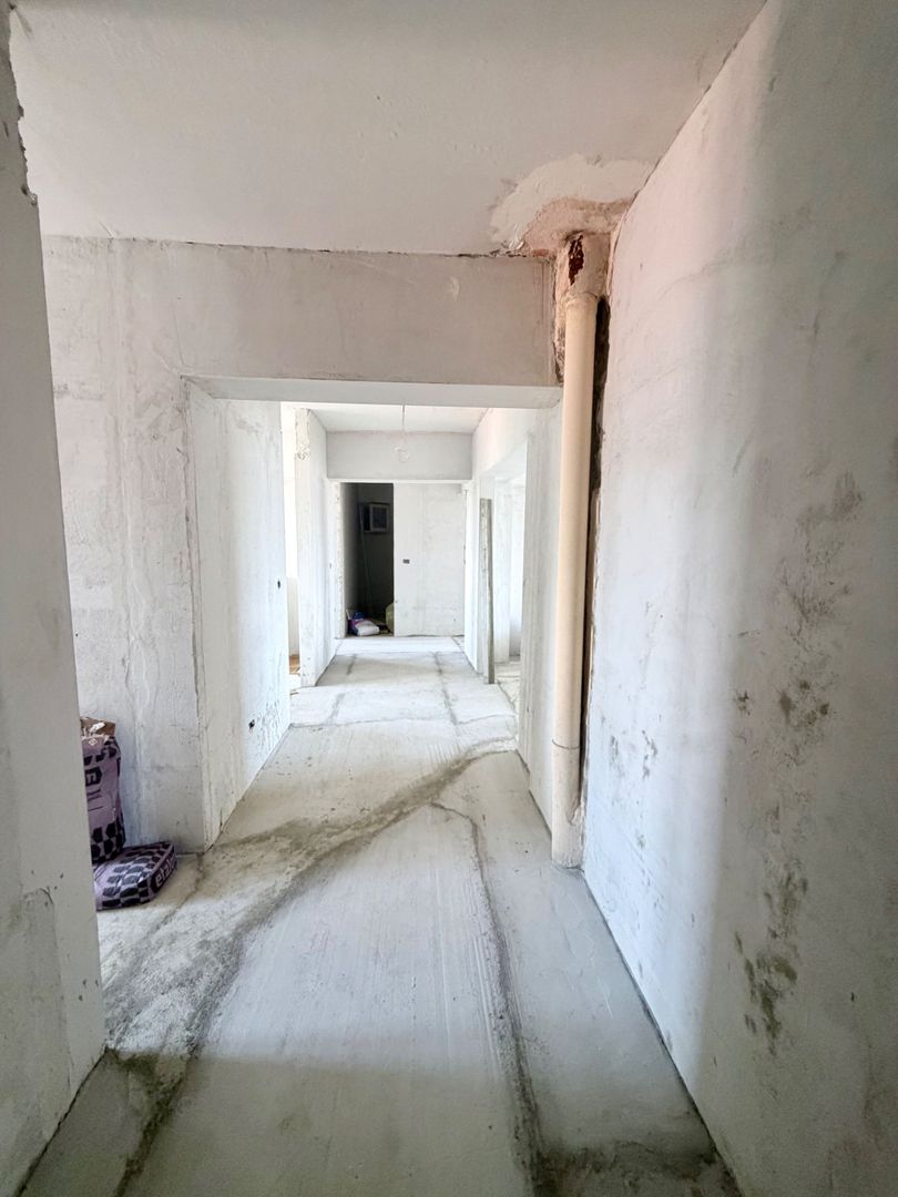 APARTAMENT SPATIOS CU VEDERE PE 2 PARTI - Poză 13
