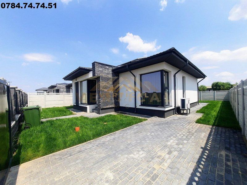 Casa cu panouri fotovoltaice - comuna Berceni - Poză 4