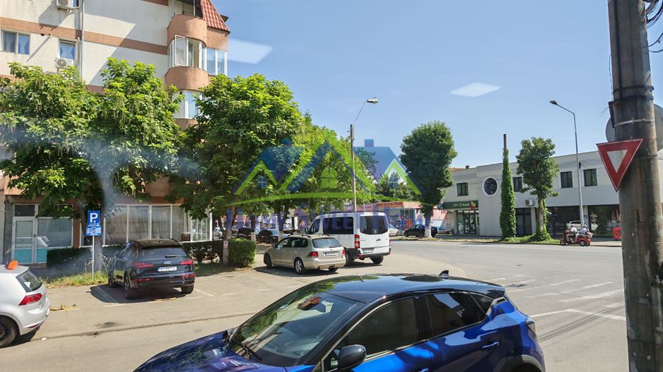 Spațiu comercial/birouri–Parter de casă, langa Cafetarie si Institut! - Poză 9
