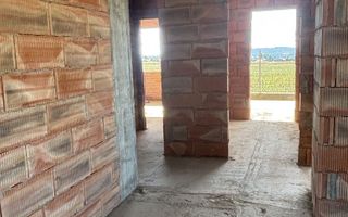 Casă la roșu cu beci de 30 mp și curte betonată, Târgu Frumos - Poză 8