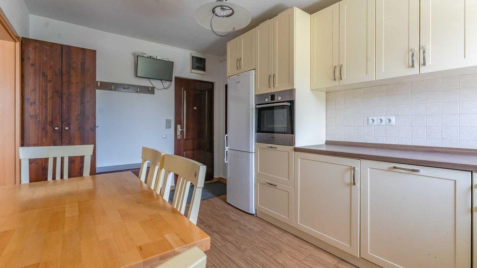 Apartament mobilat si utilat cu loc de parcare - Poză 2