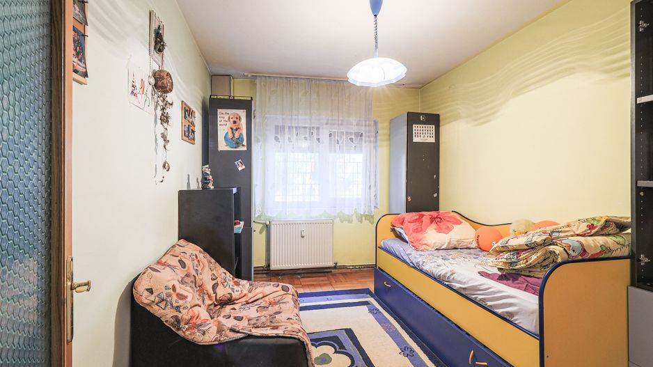 Apartament foarte spațios cu 5 camere la parter in Micalaca Comision 0 - Poză 9