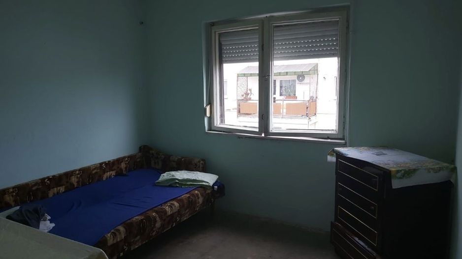 Apartament cu 3 camere de vanzare - Poză 2