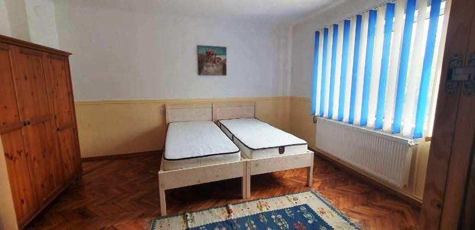 Casa cu suprafata de 140mp si teren 542mp,centrul localitatii Cristian - Poză 4