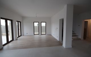 VILA INDIVIDUALA FINISATA LA CHEIE - Poză 18