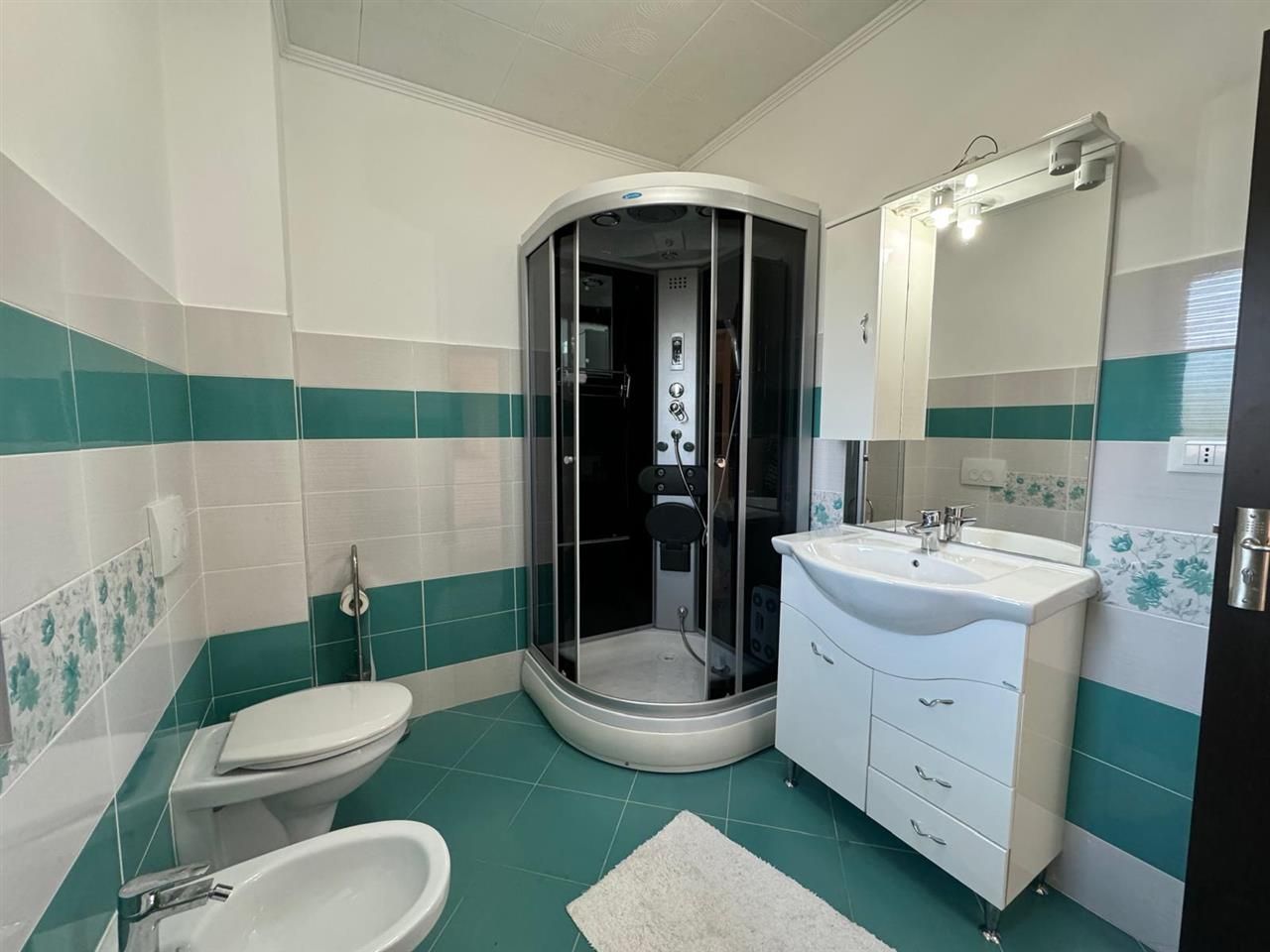 Rezidenta distincta, design arhitectural rafinat, priveliste minunata in Corunca - Poză 7