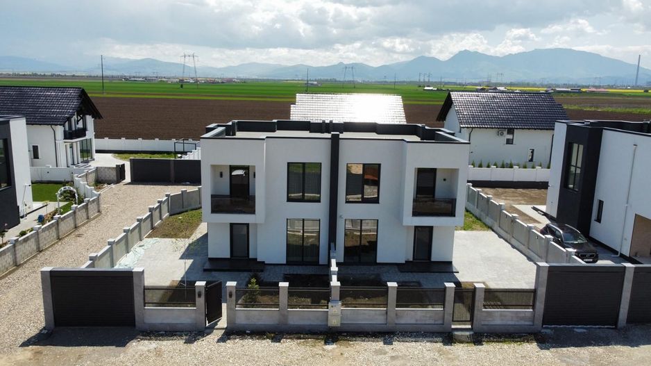 Duplex Premium cu 4 camere de vânzare - Sânpetru - Poză 1