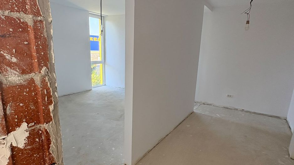 VILĂ CONTEMPORANĂ DE VÂNZARE – 450.000 €     COMISION% - Poză 5