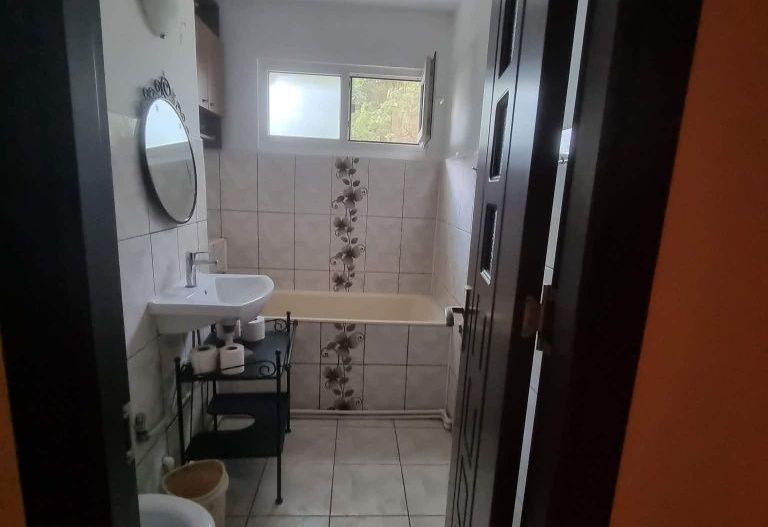Apartament cu 2 camere  400euro  Podul de Piatra - Poză 2