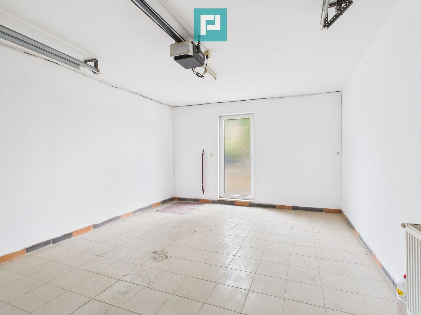 Vilă cu 5 camere pentru investiții în Dumbrăvița - Poză 10