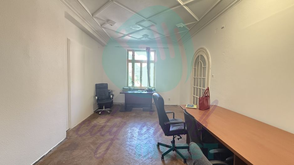 Eleganta, stil si mult potential intr-un apartament interbelic de 3 camere - Poză 4