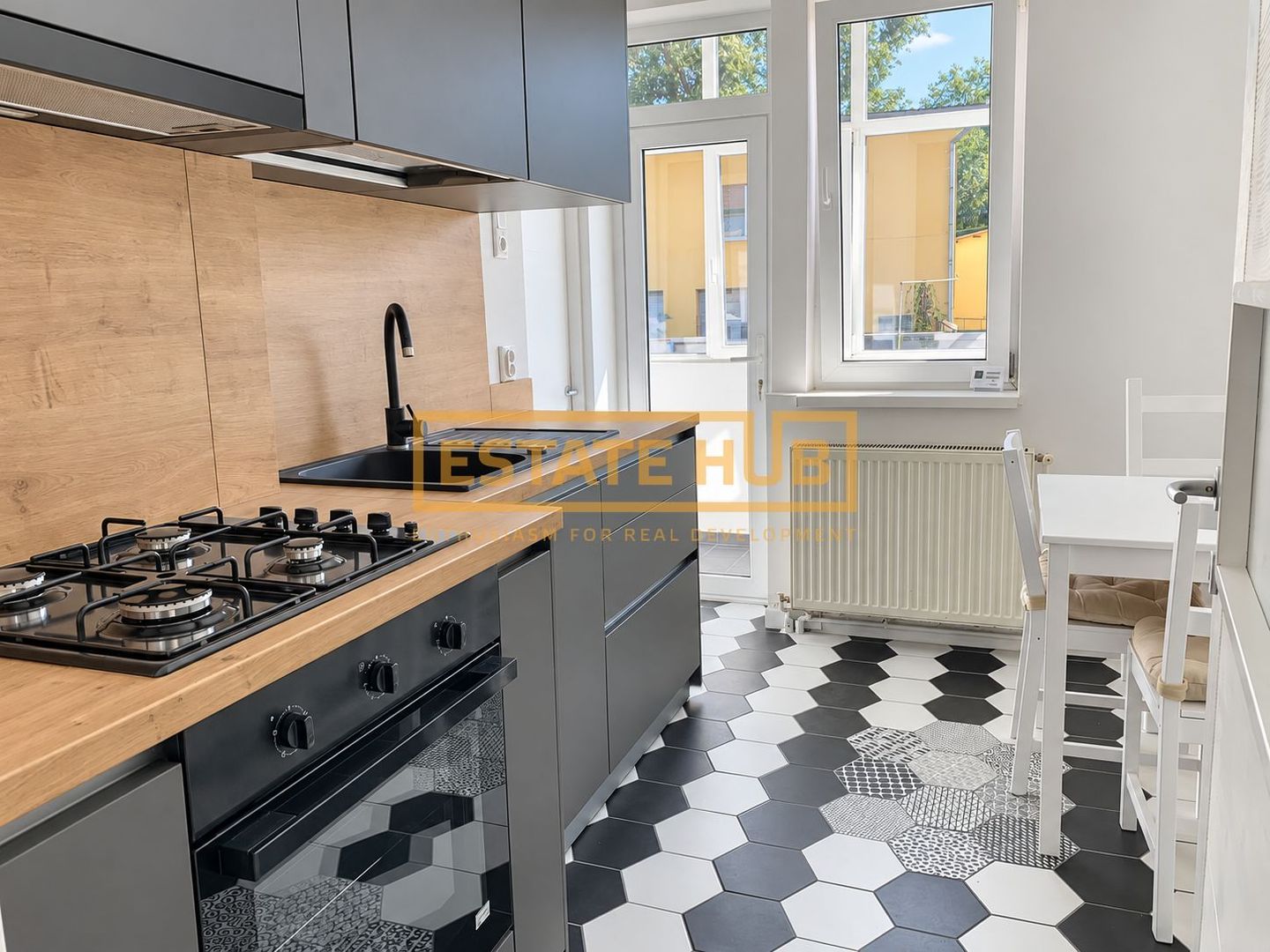 Apartament cu 2 camere, finisat modern | strada Traian - Poză 3
