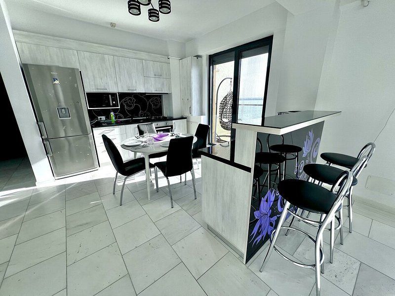 Apartament 2 camere Vila Sophia 1 - Vedere frontala la lac - - Poză 8