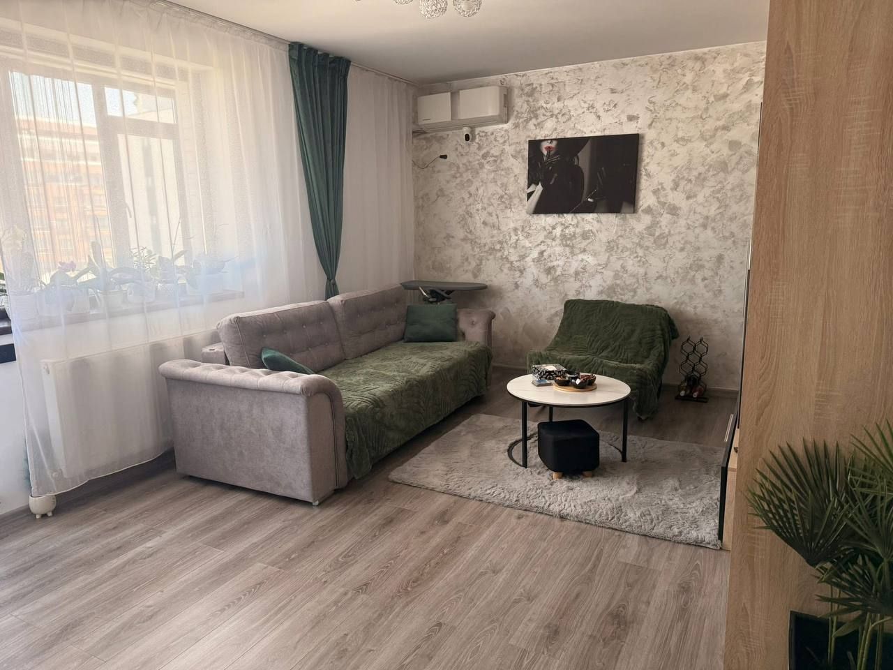 Vanzare apartament 3 camere - Poză 1
