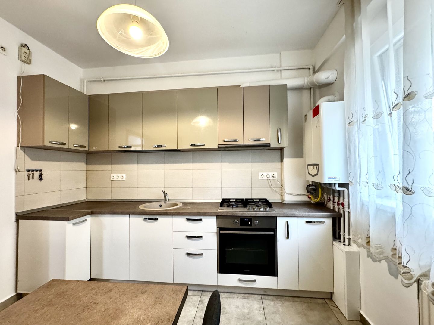 Apartment 2 camere, decomandat,  loc de parcare, Complexul Studențesc - Poză 11