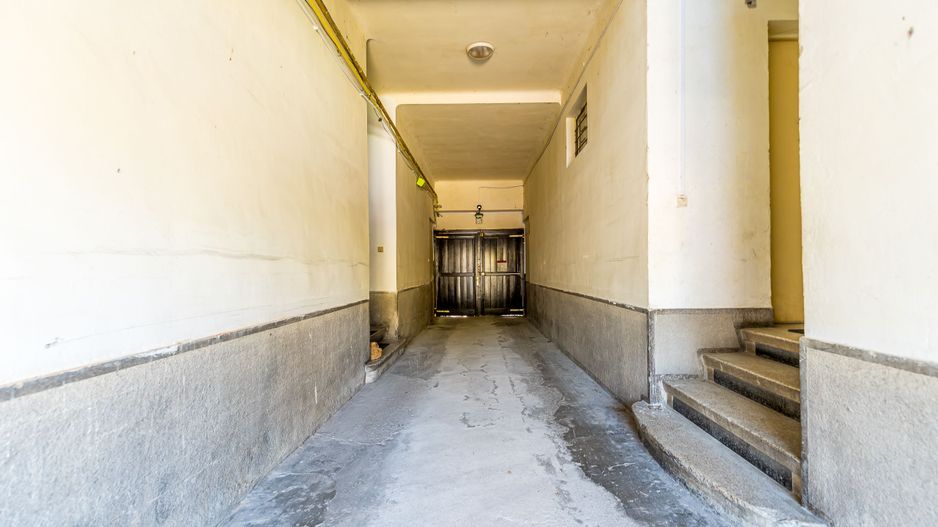 Apartament în centru cu acces auto și garaj propriu - Poză 5