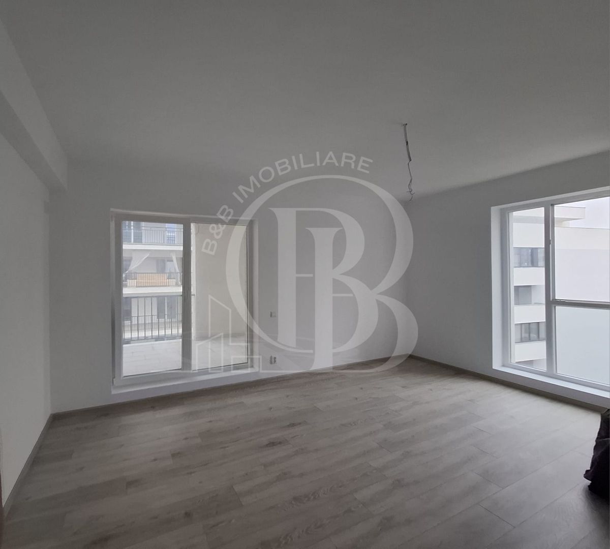 Apartament 3 camere FINALIZAT 100mp Loc parcare inclus - Poză 2