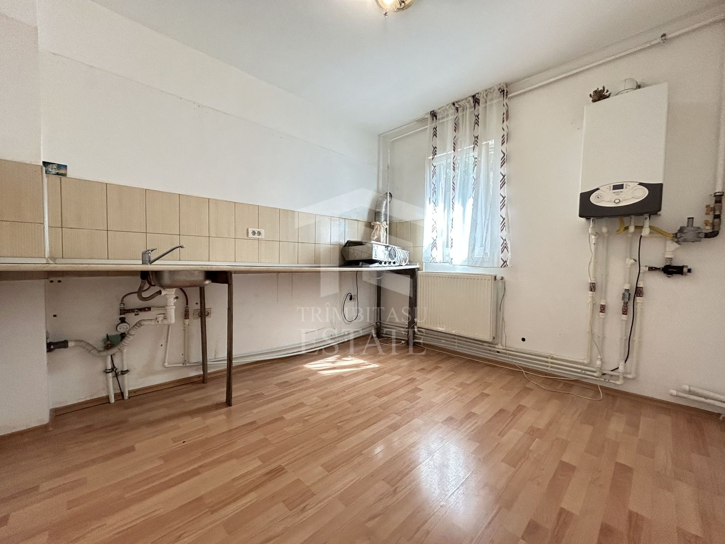 Apartament cu 2 camere de vânzare la mansardă în zona Poarta 6 - Poză 1