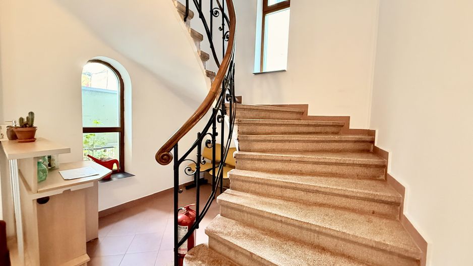 Piata Unirii Fantani Vila  500 mp utili curte 204 mp - Poză 7