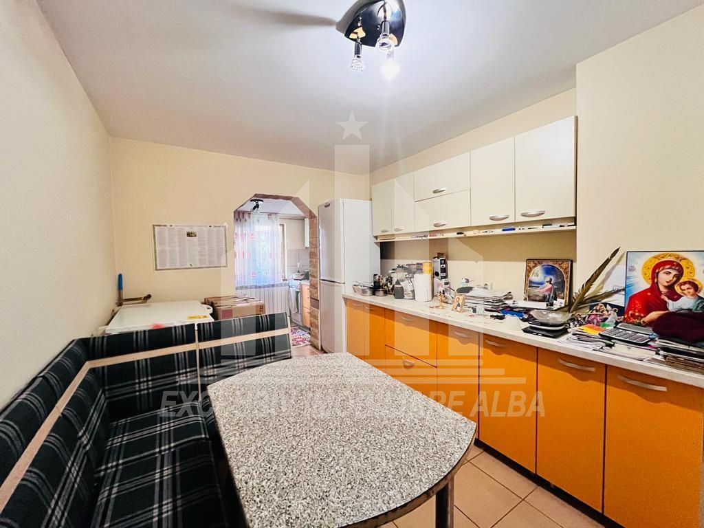 Apartament 2 camere Cetate cu gradina - Poză 3