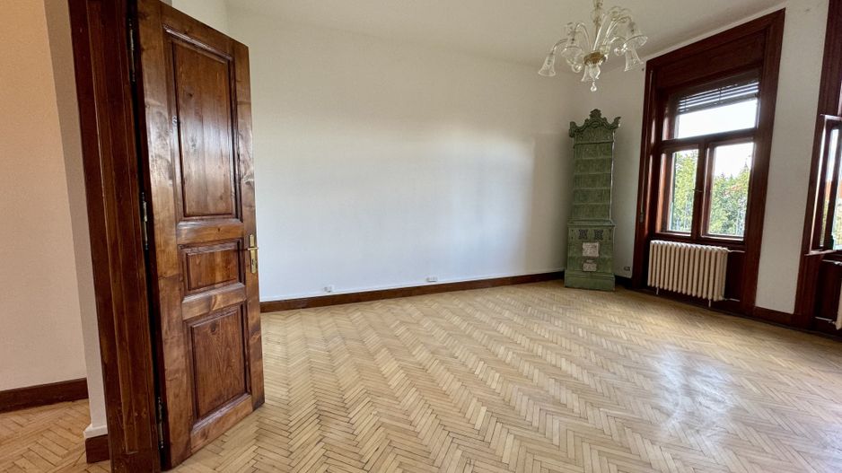 Apartament in clădire istorică P-ta Plevnei cu vedere parc - Poză 1
