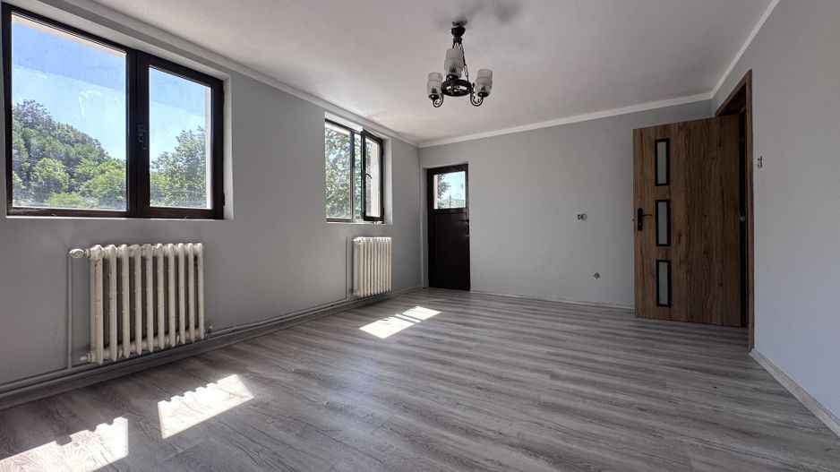 Gata de locuit! Vanzare casa cu 5 camere in Priboiu, com.Branesti - Poză 25