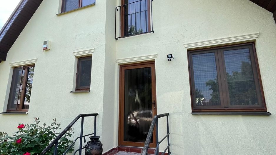 Casă elegantă, spațioasă, ideală pentru familie – Sanmihaiu Roman - Poză 1