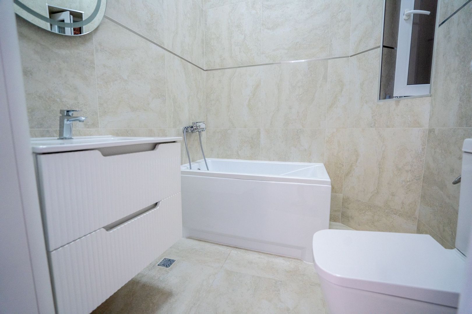 Apartament cu 2 camere, casă la curte comună – Central, Oradea - Poză 13