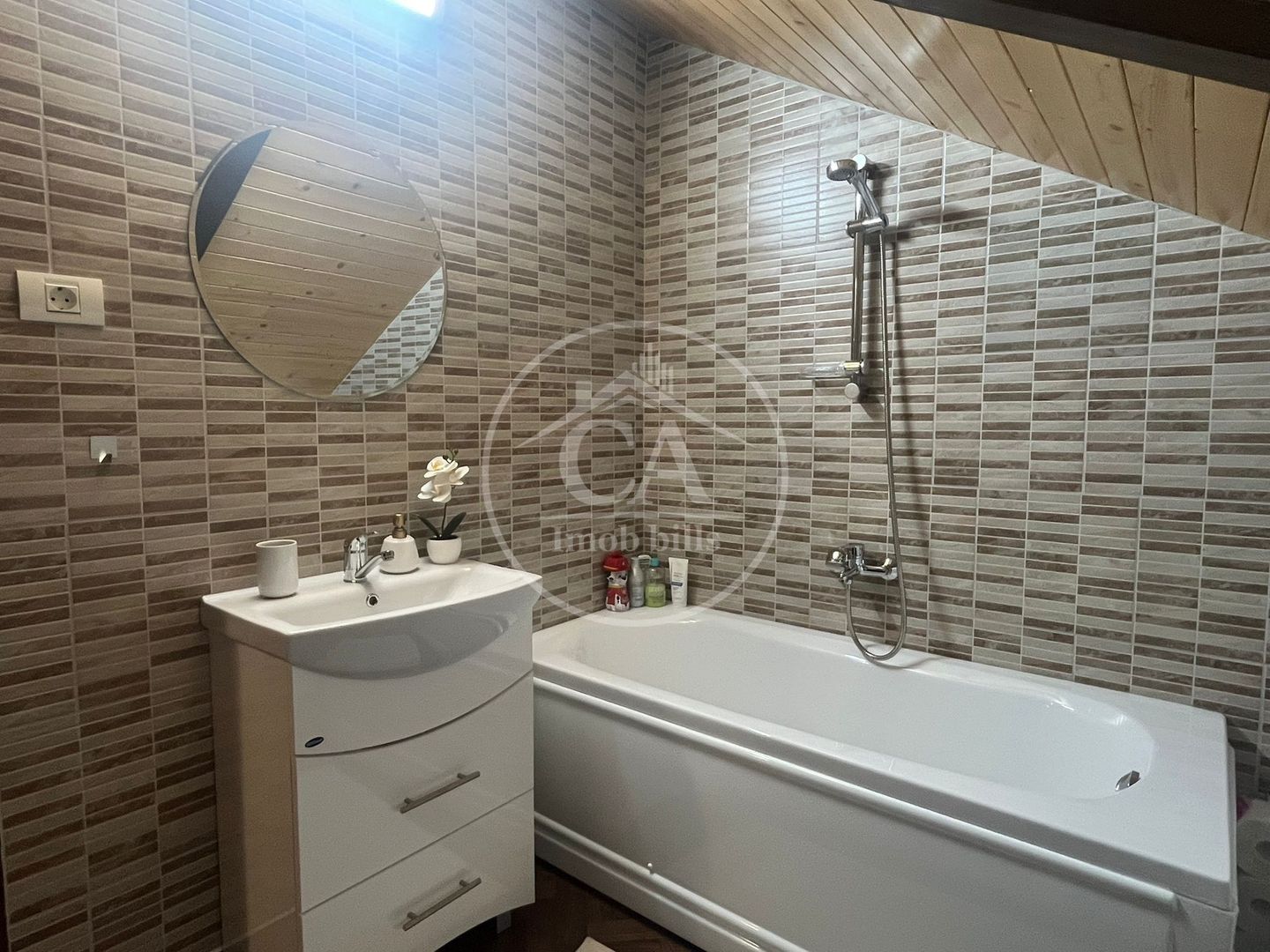 Casă P+subpantă cu 4 camere de vânzare în Cartierul Tineretului,Oradea - Poză 17