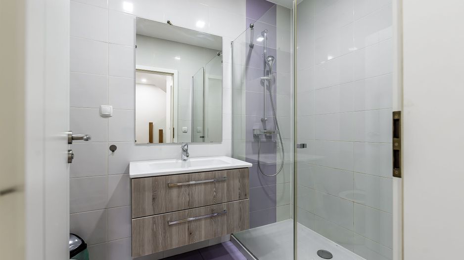 Casa spatioasa de vanzare în Bujac , 3 bai, 5 camere, super pret! - Poză 13