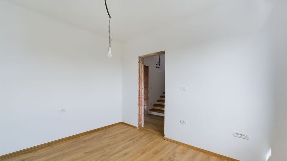 Duplex elegant cu 3 dormitoare în Ghiroda - Poză 7