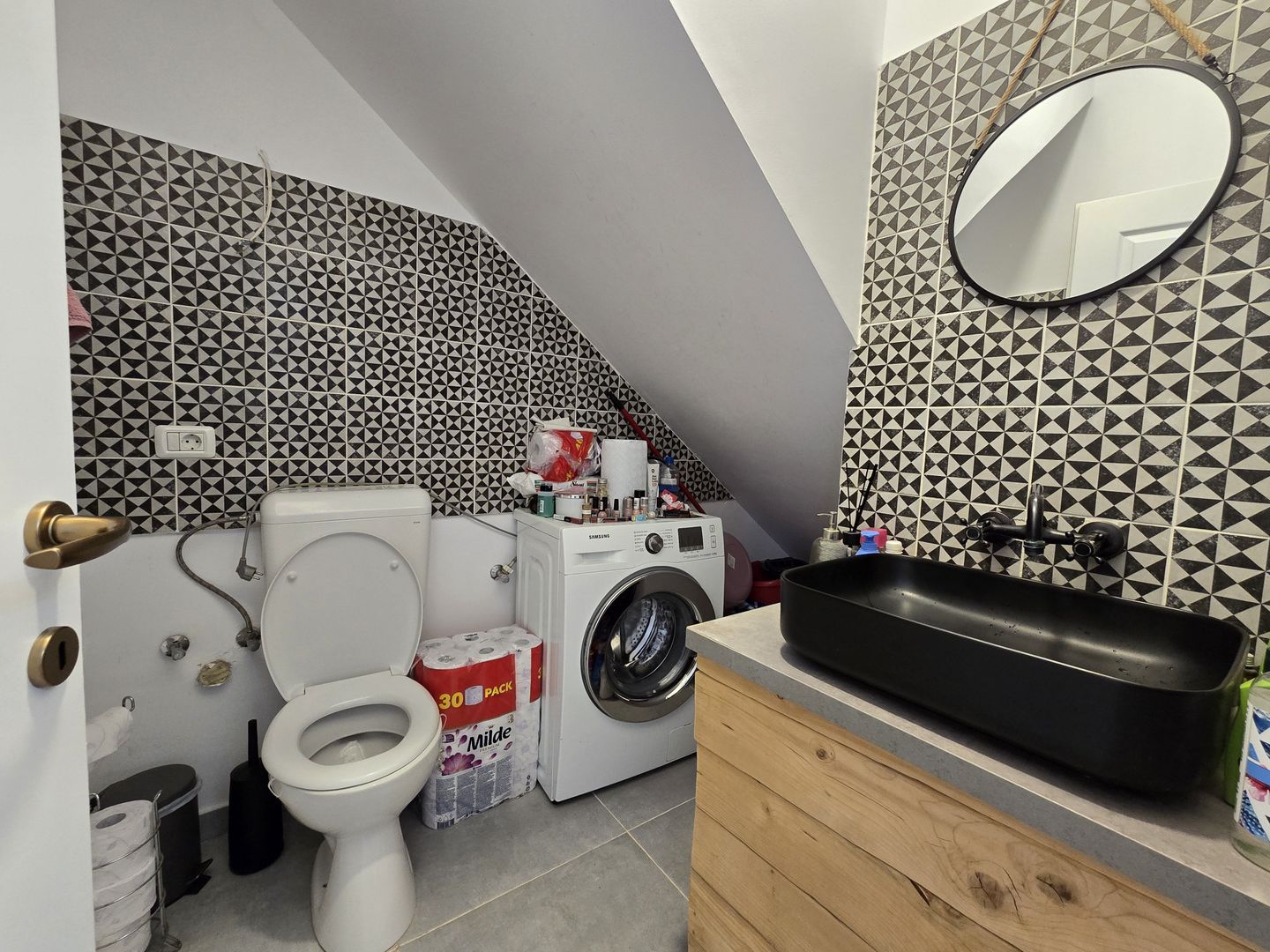 Apartament in casa insiruita, Dumbravita, 2 Dormitoare, Loc de parcare, Curte - Poză 8