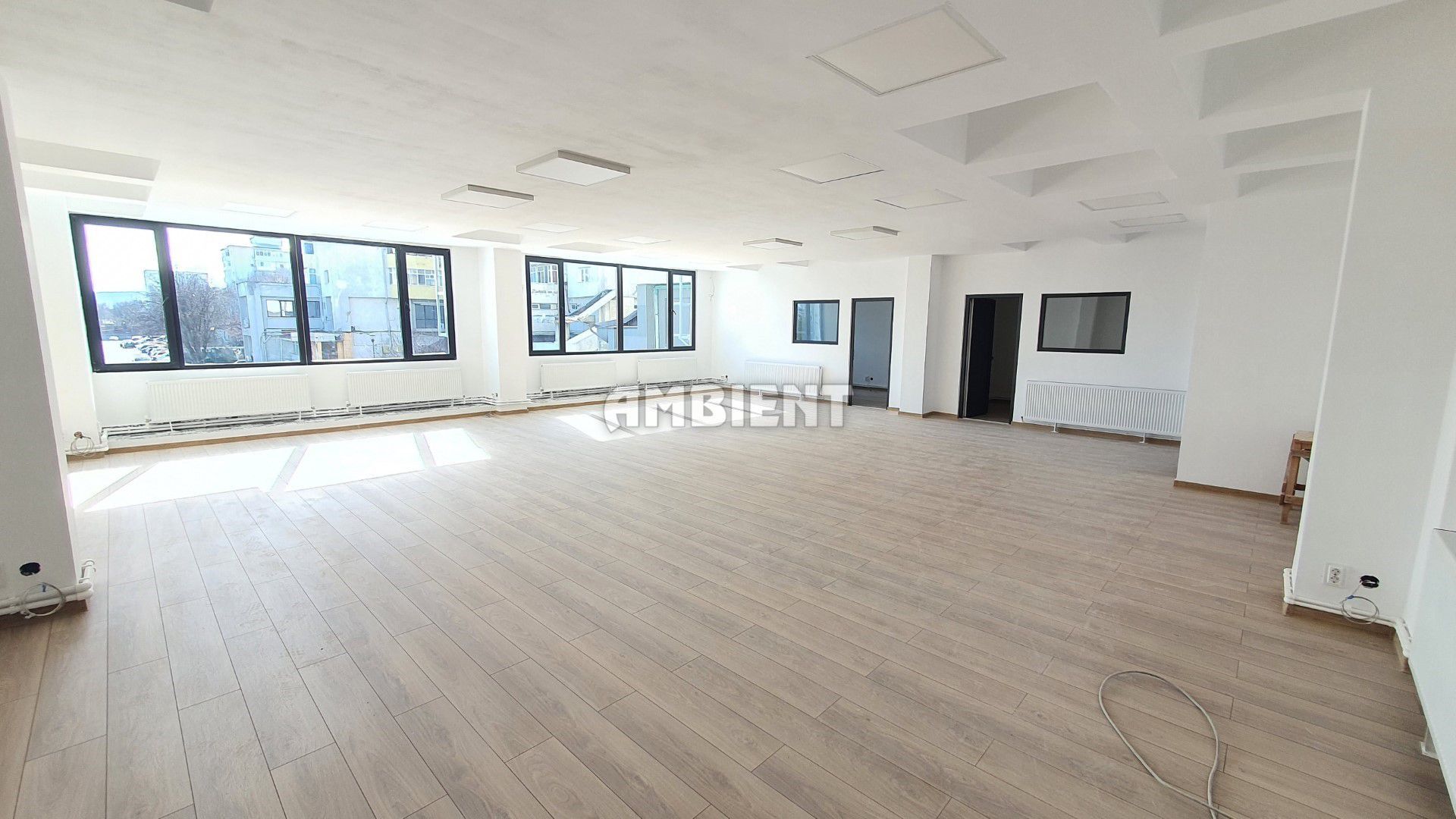 DE ÎNCHIRIAT - Spațiu comercial/birouri ULTRACENTRAL - 200 mp; - Poză 1