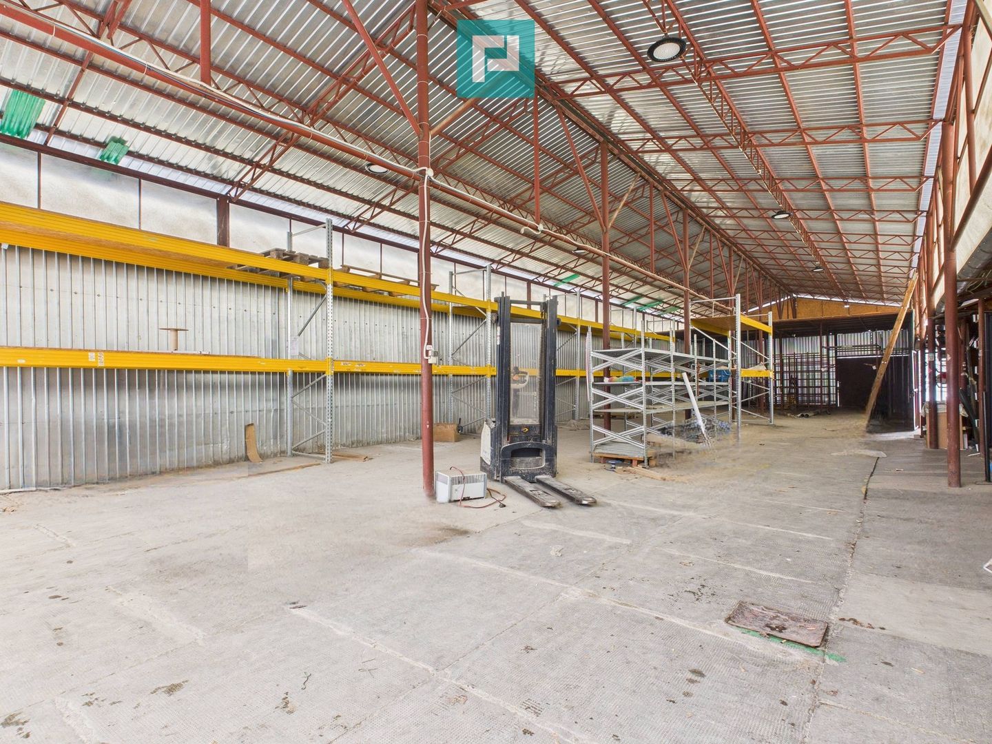 Hală și spații de birouri pe șoseaua principală - Poză 4