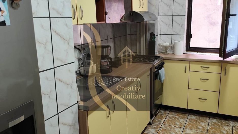 Apartament de vanzare 4 camere - Poză 2