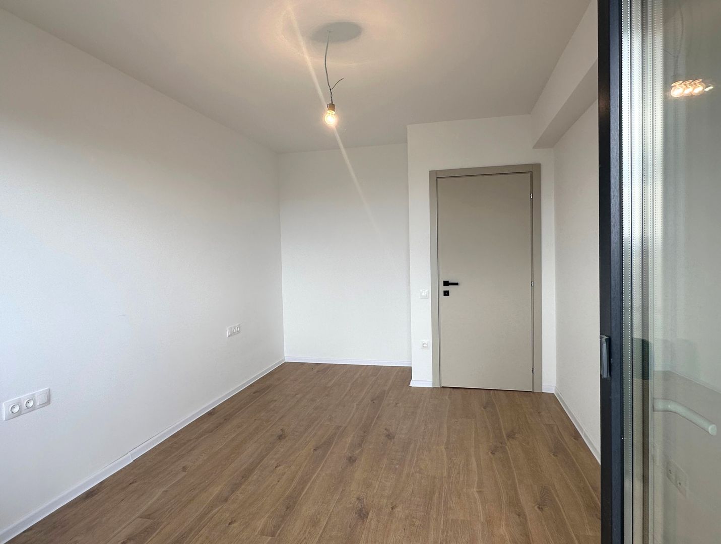 Apartament tip studio cu bucătăria mobilată zona Coresi Brasov - Poză 14