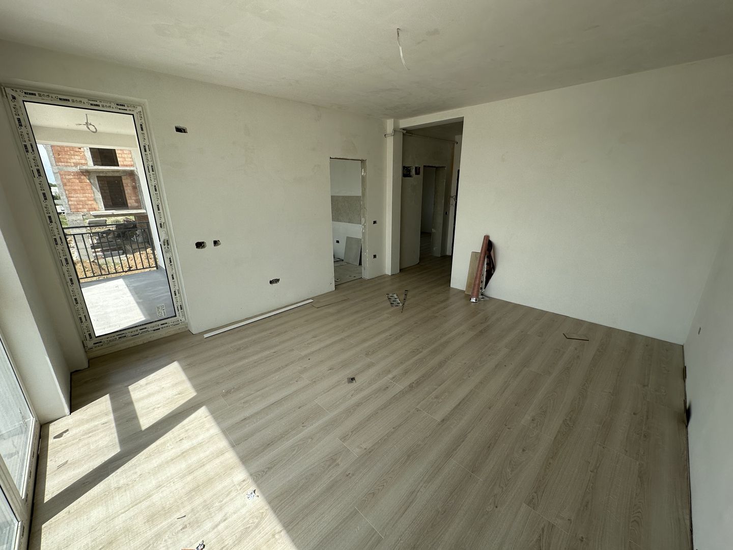 Apartment bloc nou cu lift si loc de parcare inclus - Poză 1