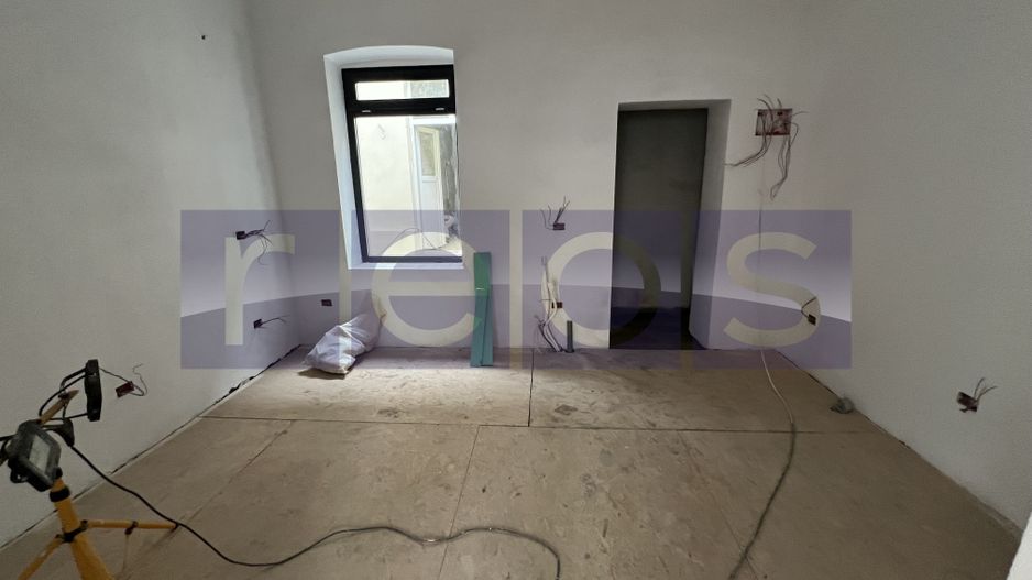 IMOBIL MIXT | ROSETTI | 500 MP | RENOVAT | 2 CORPURI + SUBSOL + CURTI INTERIOARE - Poză 7