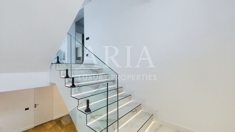 WATERFRONT VILLA 2024 FIRST RENT POOL - Poză 4