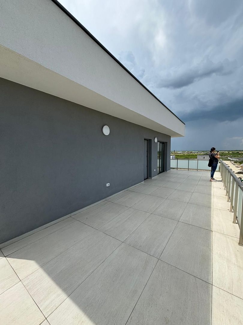 Apartament tip Penthouse-terasa de 50mp,zona Mehala - Poză 1