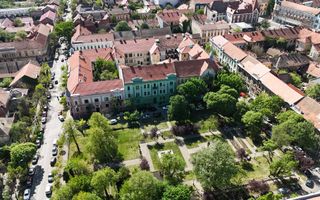 Apartament in clădire istorică P-ta Plevnei cu vedere parc - Poză 4