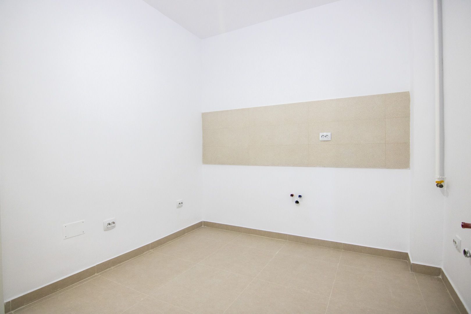 3 camere, 2 bai, etaj 1, BLOC NOU, centrala de apartament, Str Preciziei - Poză 9