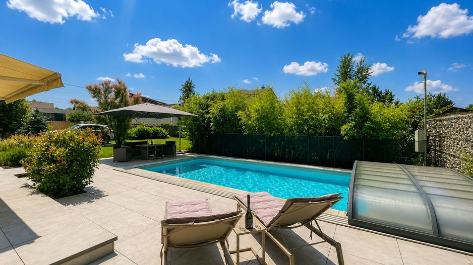 VILĂ DE EXCEPȚIE CU PISCINĂ ȘI GRĂDINĂ DE 1.385 MP | MOGOȘOAIA - Poză 11