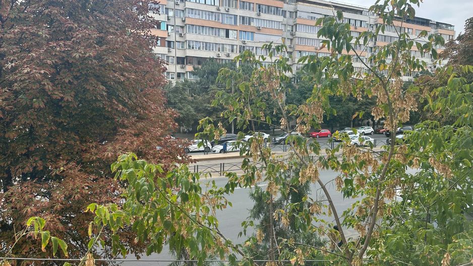 Apartament incapator cu trei camere, zona Vatra Luminoasa - Poză 14