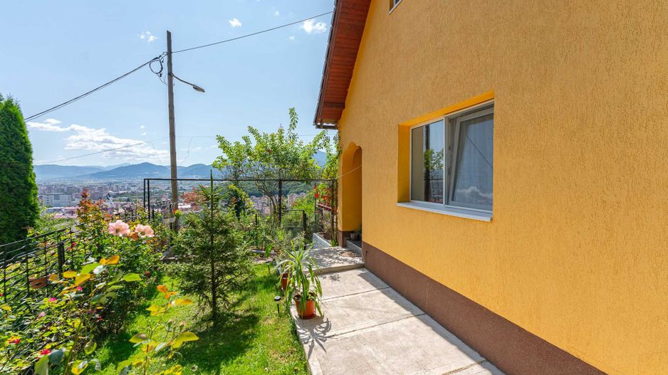 Casă cu panoramă si la doar câțiva pași de Centrul Istoric - Poză 3