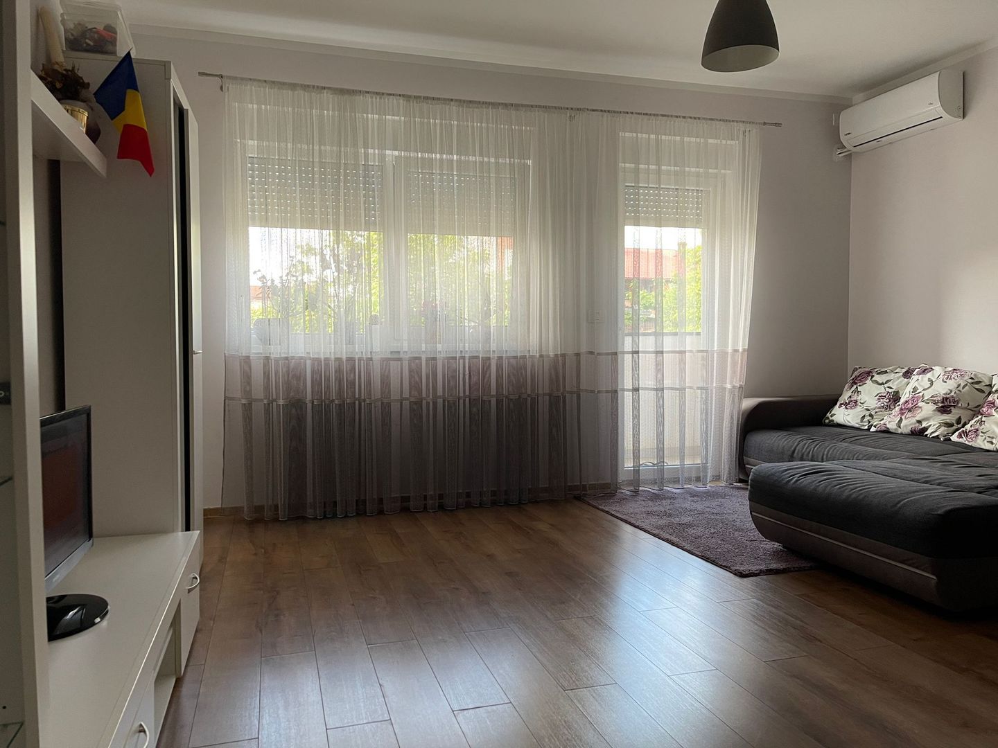 Apartament cu 2 camere si 2 locuri de parcare - Poză 2