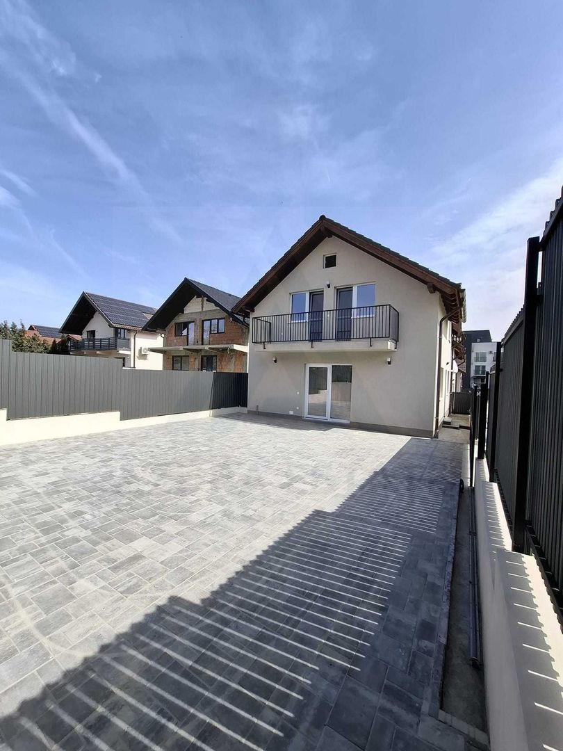 Casă premium prima inchiriere 4 camere 3 bai curte 100 mp Cisnadie - Poză 1