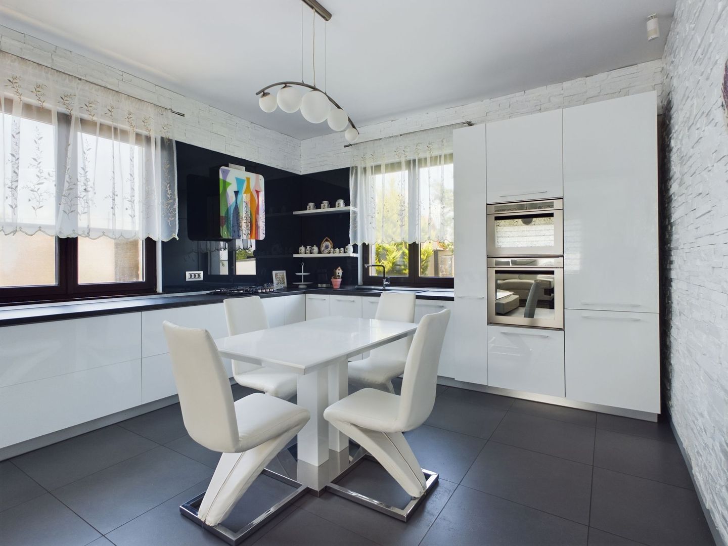 Vilă modernă cu 5 camere Curtici - Poză 3