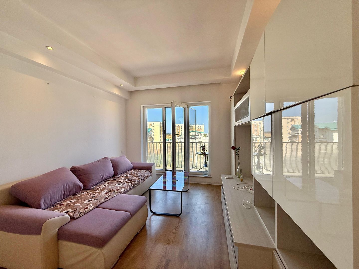 COSMOPOLIS - Apartament cu 2 camere, mobilat si utilat. - Poză 2